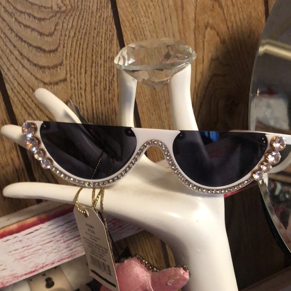 White Rhinestones UV400 Protection Women’s Sunglasses 🕶️ - Picture 7 of 17